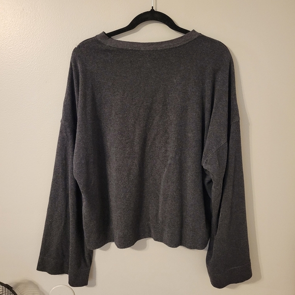 Nike Womens Charcoal Grey Athletic Athleisure Sweater Top. Bell Sleeves. Size XL - Picture 3 of 8